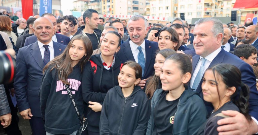 Dev tesisin temelini Bakan Osman Aşkın Bak attı 