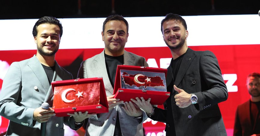 Başiskele’de Zafer Coşkusu Sahile Sığmadı!