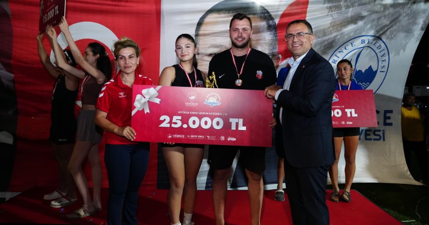 Dereceye Giren Sporcular Ödüllerini Aldılar 