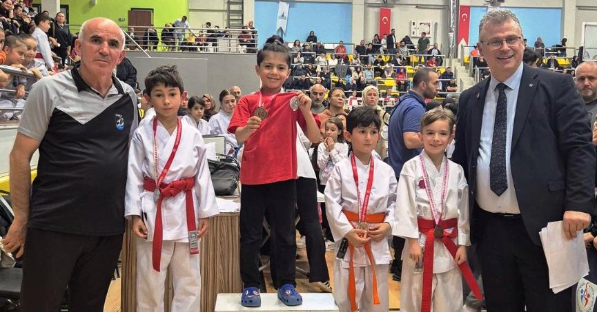 Körfez'in minik karatecileri 23 madalya kazandı 