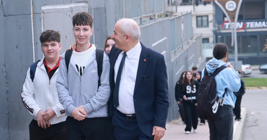 Başkan Büyükgöz Haftaya Okul Ziyaretleriyle Başladı!
