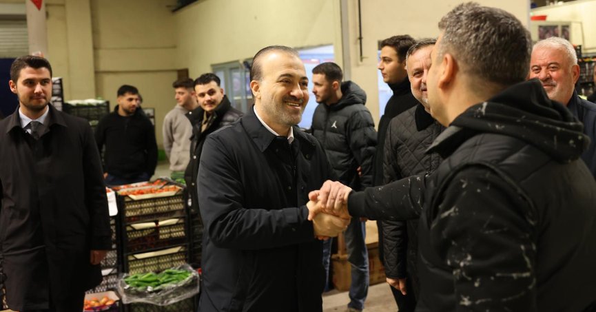 AK Parti Gece Gündüz Demeden Sahada
