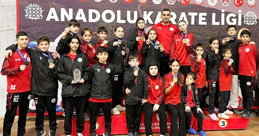 Körfez'li karatecilerin madalya coşkusu 