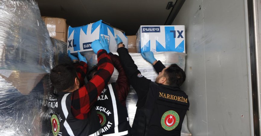 Sabiha Gökçen Havalimanı'nda uyuşturucu operasyonu...