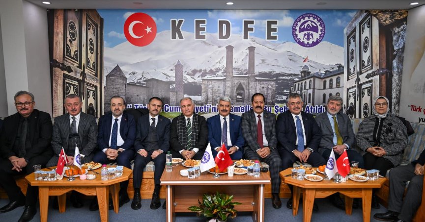 Erzurumlular Bakan Efkan Ala'yı Ağırladılar 