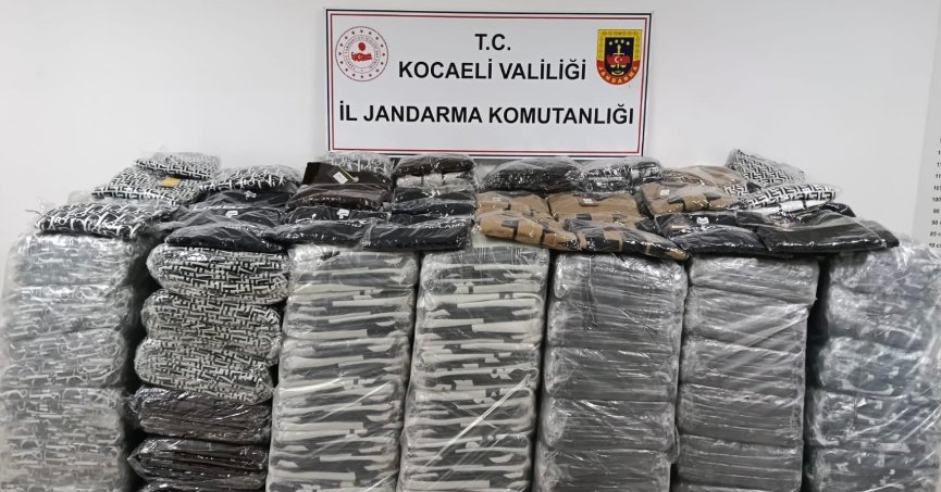 2,5 Milyon TL Değerinde Kaçak Giyim Ele Geçirildi 