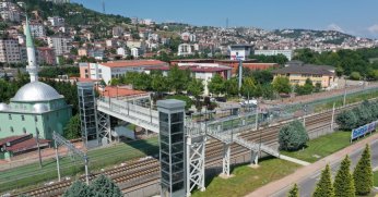 Kocaeli'de üst geçitler dikkat çekiyor...