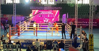 Vali Aktaş Boks Şampiyonası maçında 