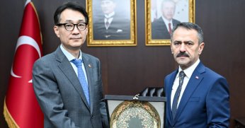 Vali İlhami Aktaş Woo Sung Lee'yi makamında ağırladı.
