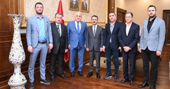 Vali Kuyumcuları makamında kabul etti 