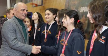 Körfez'de Okullar Arası Voleybol Turnuvası Nefes Kesti 