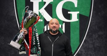 Karatepe’de İlk İmza Şampiyon Hocaya
