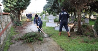 Kartepe'de Mezarlıklara Düzenli Bakım 