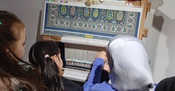 Hereke Halısı'na Minik İlmikler