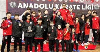 Körfez'li karatecilerin madalya coşkusu 