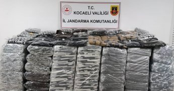 2,5 Milyon TL Değerinde Kaçak Giyim Ele Geçirildi 