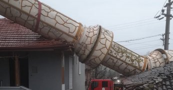 Minareler devrildi;çatılar uçtu,denizde dev dalgalar oluştu 
