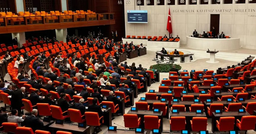En derin uçurum siyasette...