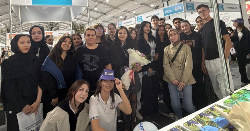 Fuarın genç yazarına büyük ilgi!